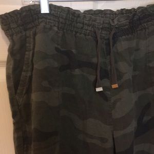 Time and Tru camouflage elastic pockets